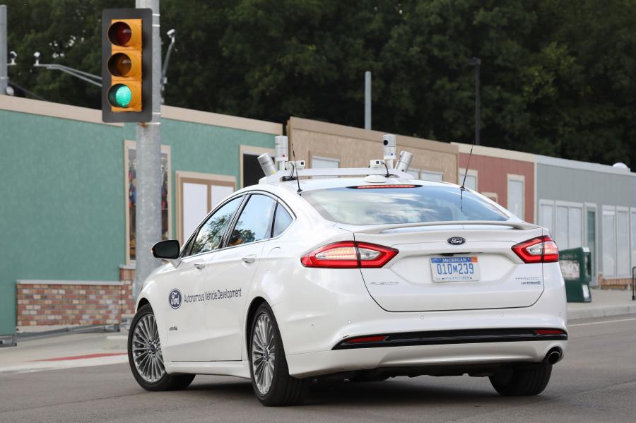  Ford Fusion Hybrid Autonomous Vehicle 2017 года  (фото 2 из 8)
